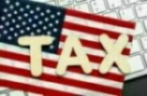 Drapeau américain avec le mot "tax", pour représenter les experts-comptables aux USA.